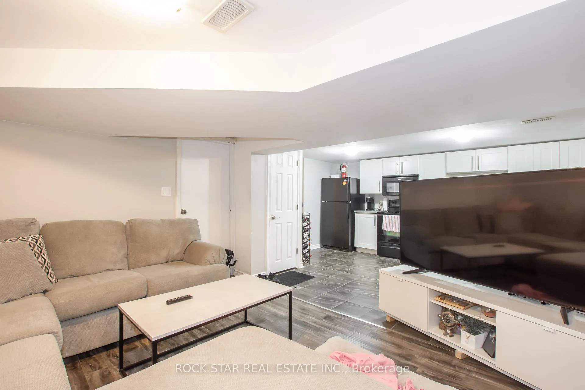 Photo 13 of 4 Hudson Drive, St. Catharines, Vine/Linwell — HOMEH