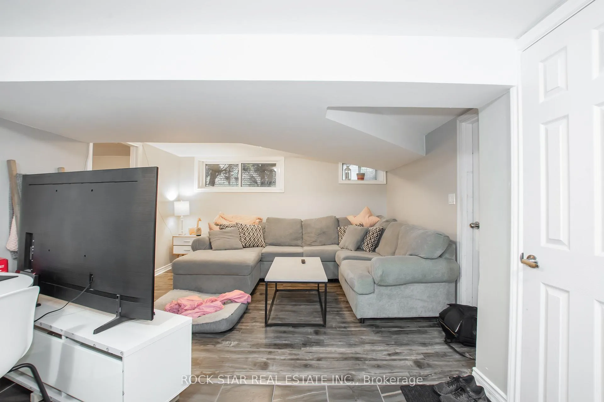 Photo 14 of 4 Hudson Drive, St. Catharines, Vine/Linwell — HOMEH