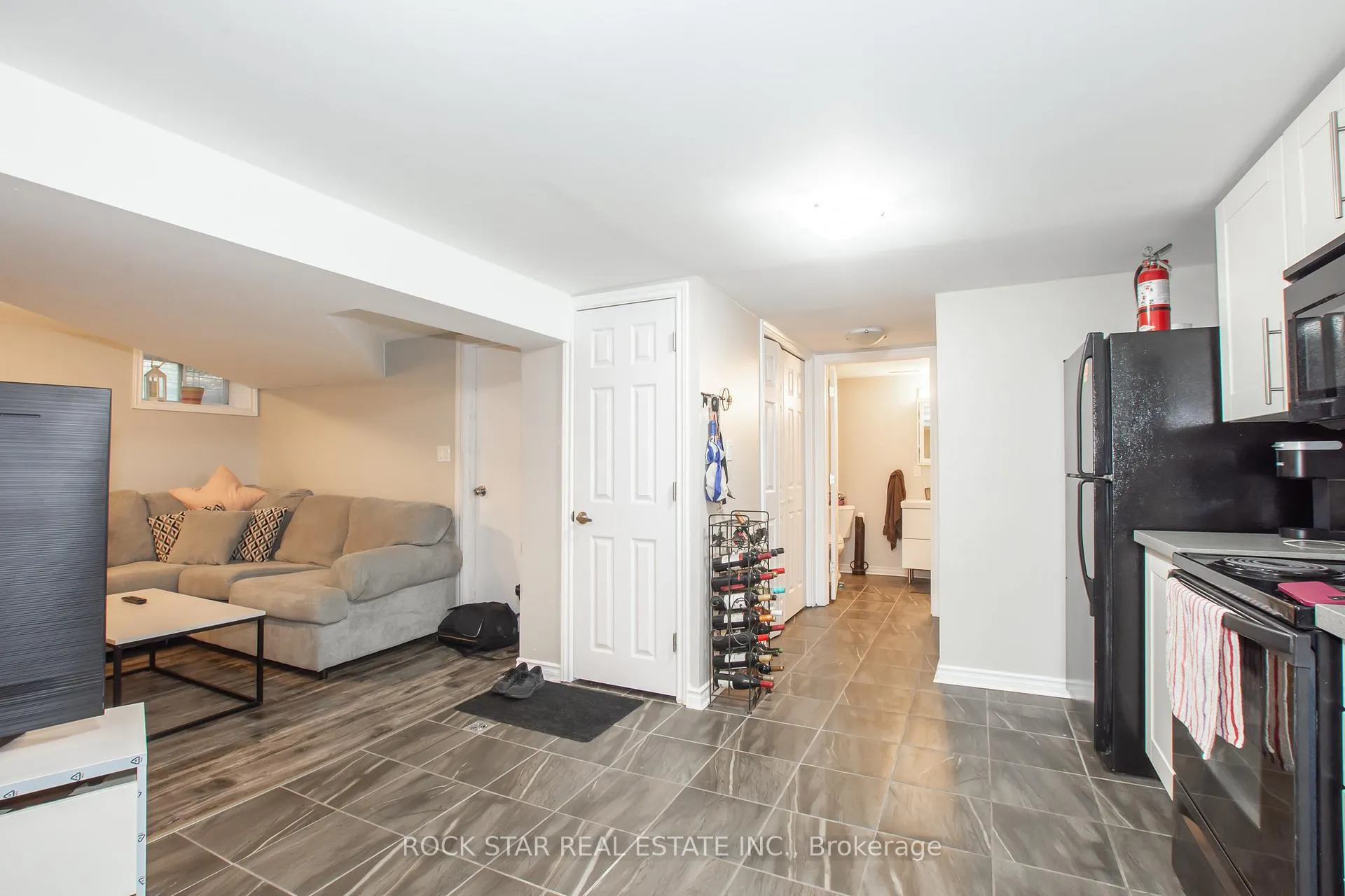 Photo 15 of 4 Hudson Drive, St. Catharines, Vine/Linwell — HOMEH