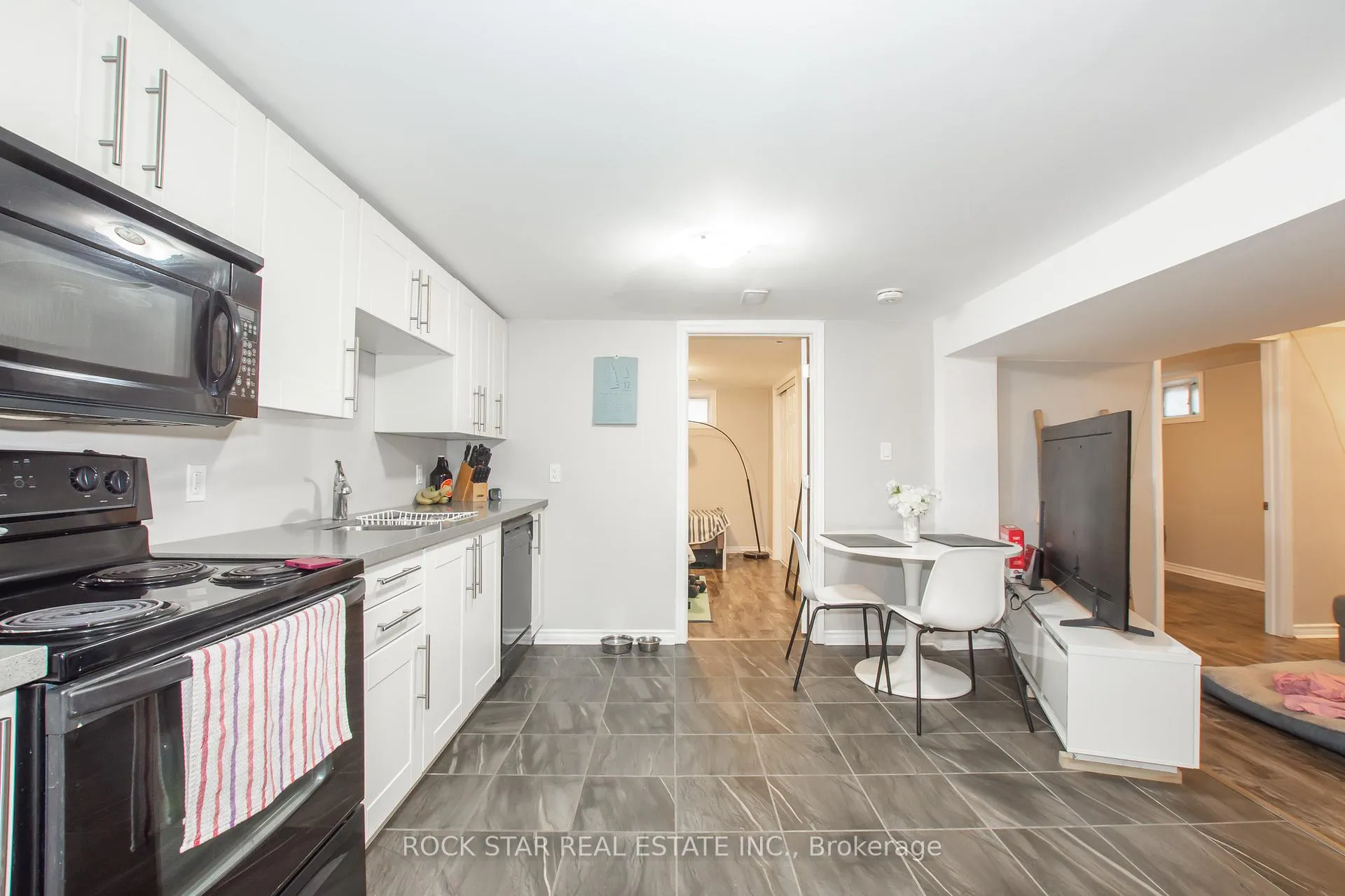 Photo 17 of 4 Hudson Drive, St. Catharines, Vine/Linwell — HOMEH