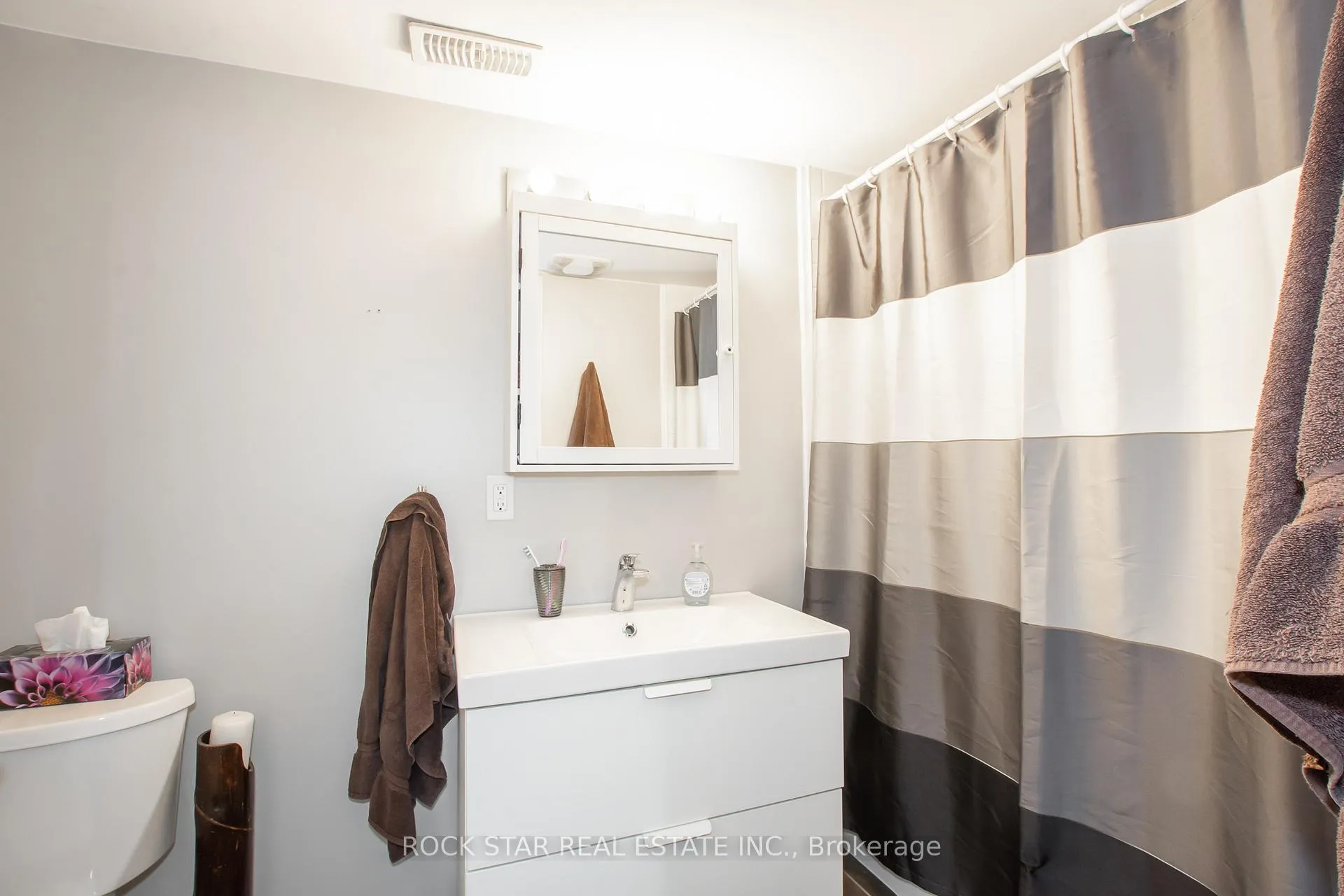 Photo 21 of 4 Hudson Drive, St. Catharines, Vine/Linwell — HOMEH