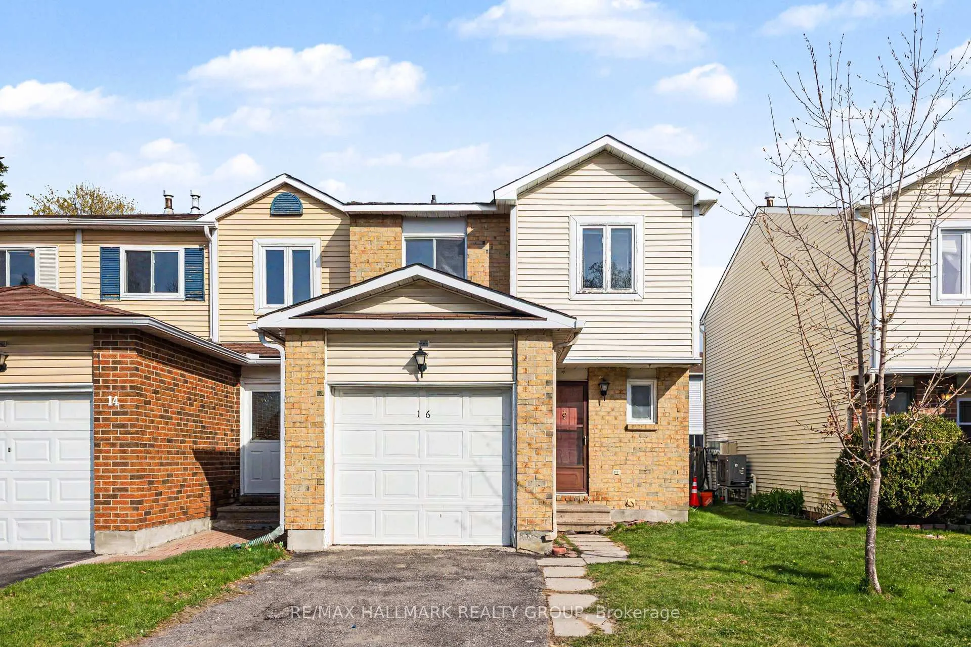 Photo 1 of 16 Sunridge Lane, Ottawa, Barrhaven - On the Green — HOMEH