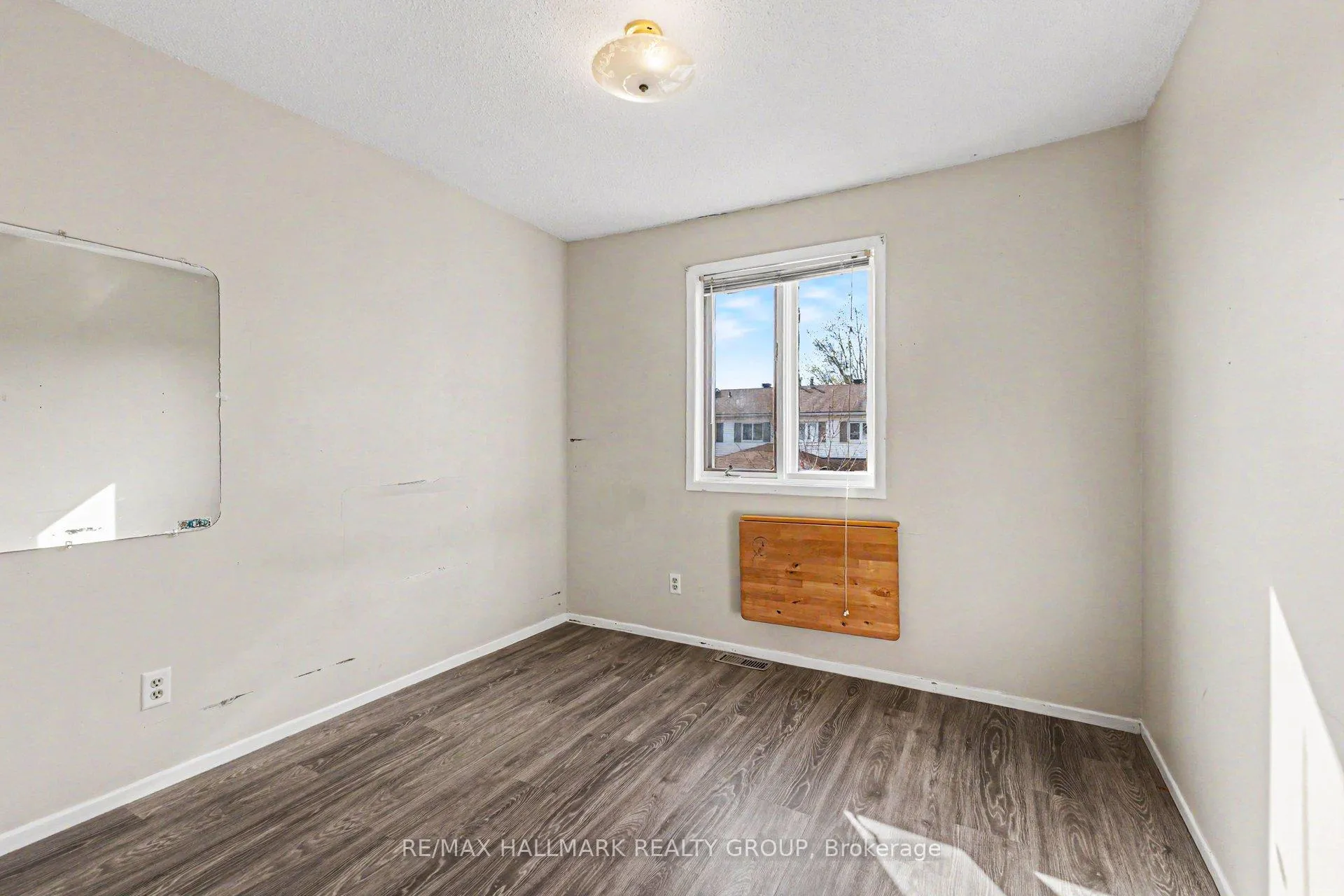 Photo 7 of 16 Sunridge Lane, Ottawa, Barrhaven - On the Green — HOMEH