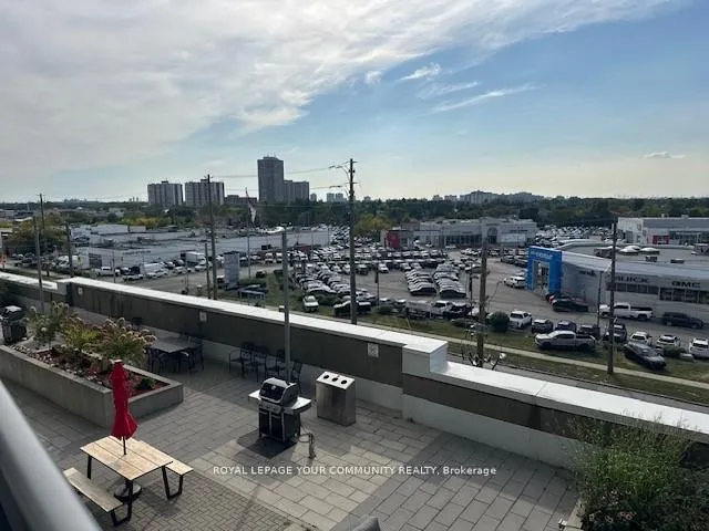 Photo 7 of Unit 415, 7171 Yonge Street, Markham, Thornhill — HOMEH