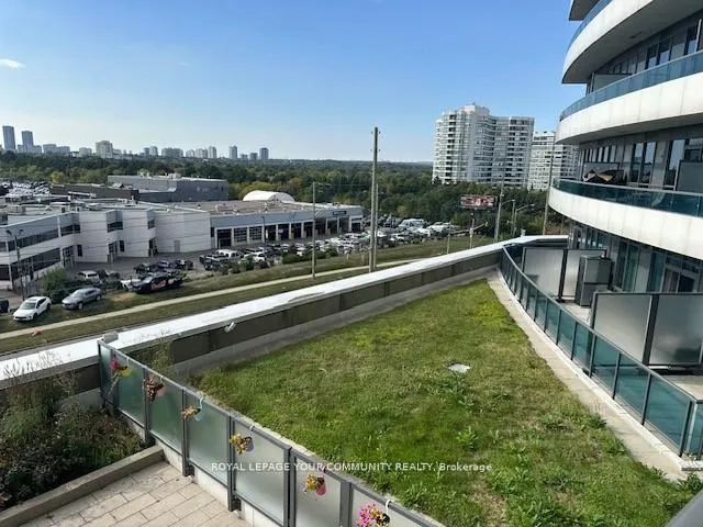 Photo 8 of Unit 415, 7171 Yonge Street, Markham, Thornhill — HOMEH