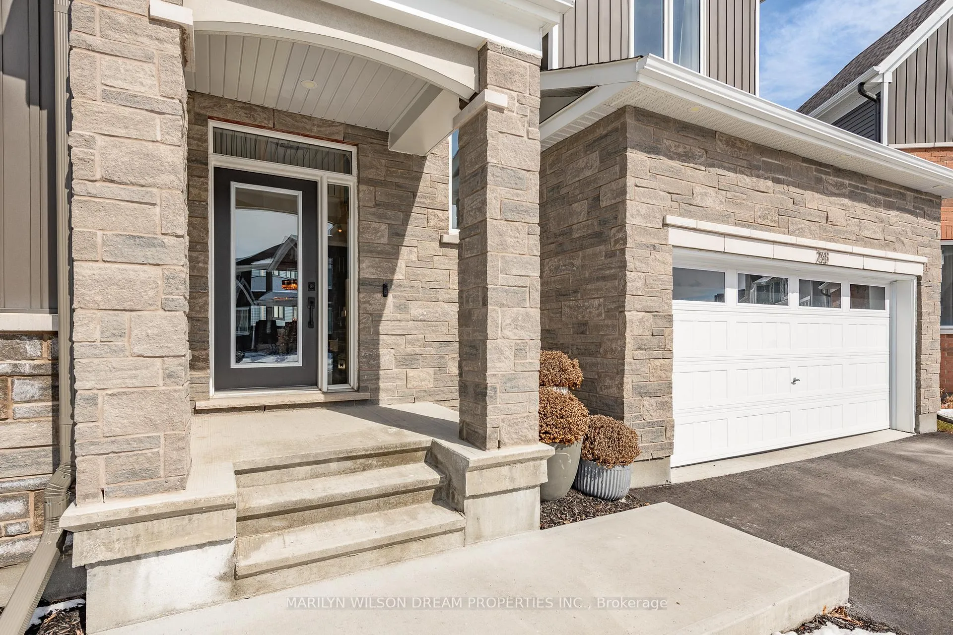 Photo 4 of 758 Vennecy Terrace, Ottawa, Chapel Hill South - Orleans Village — HOMEH