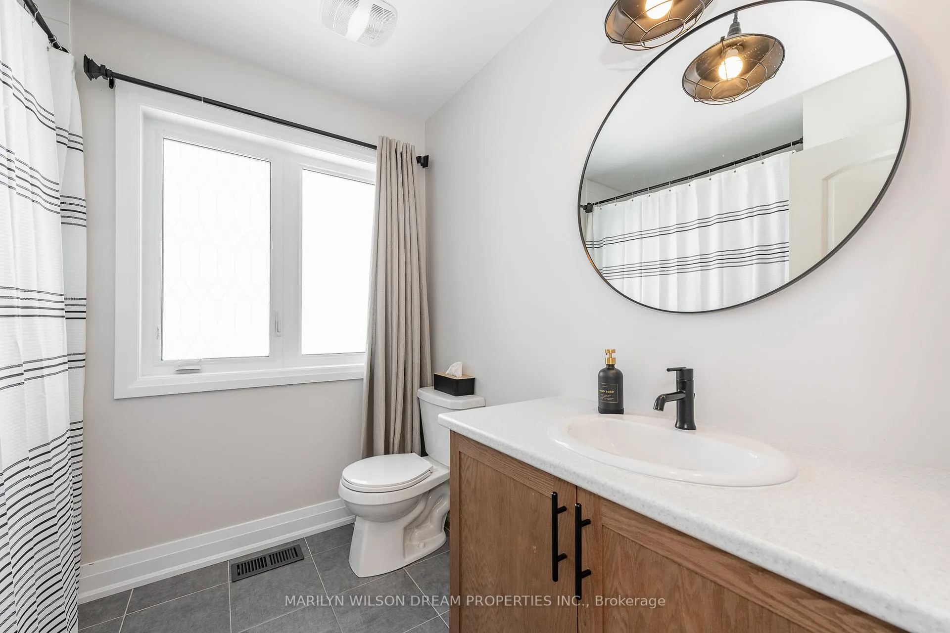 Photo 28 of 758 Vennecy Terrace, Ottawa, Chapel Hill South - Orleans Village — HOMEH