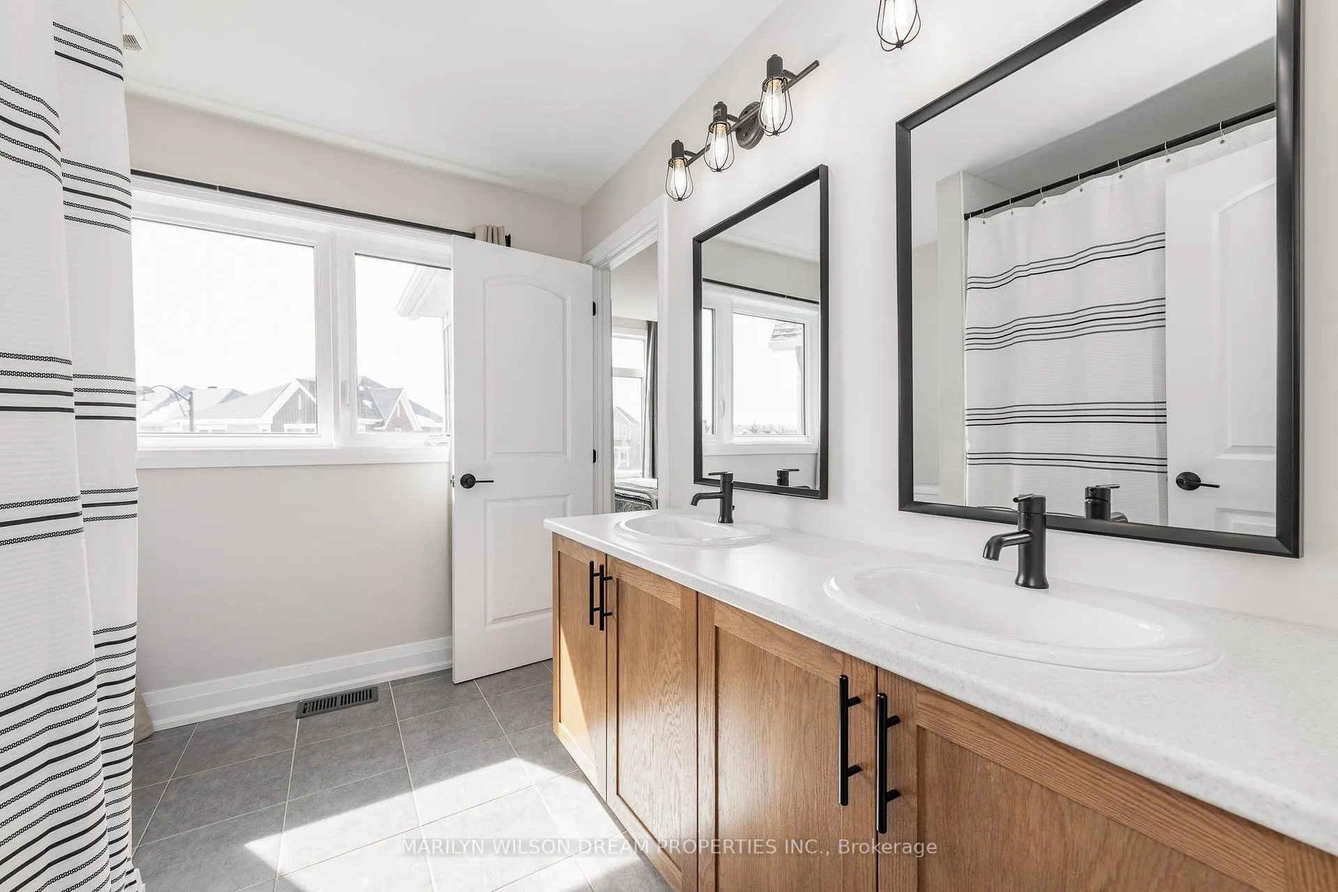 Photo 31 of 758 Vennecy Terrace, Ottawa, Chapel Hill South - Orleans Village — HOMEH
