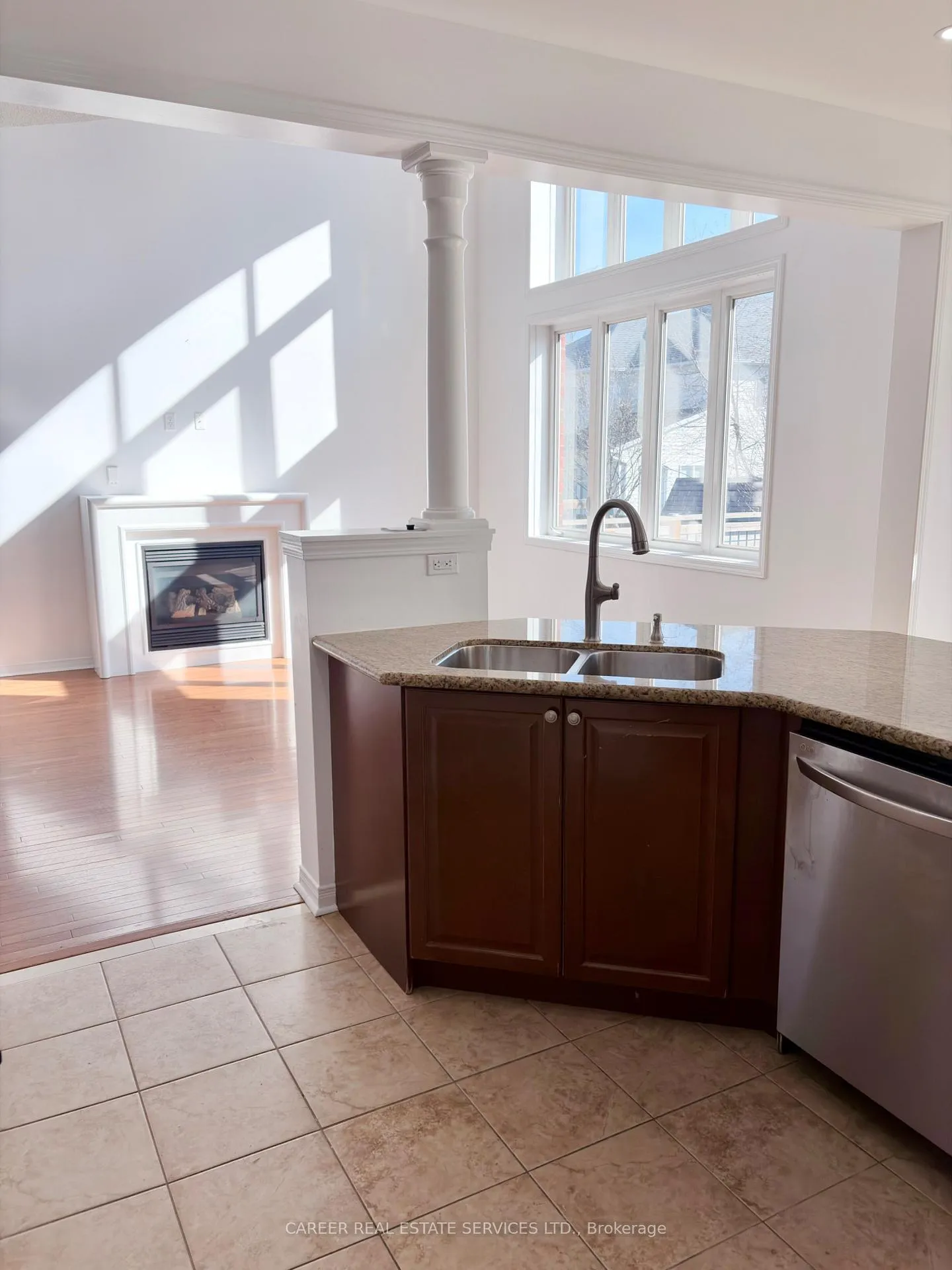 Photo 12 of 27 Alldread Crescent, Clarington, Newcastle — HOMEH