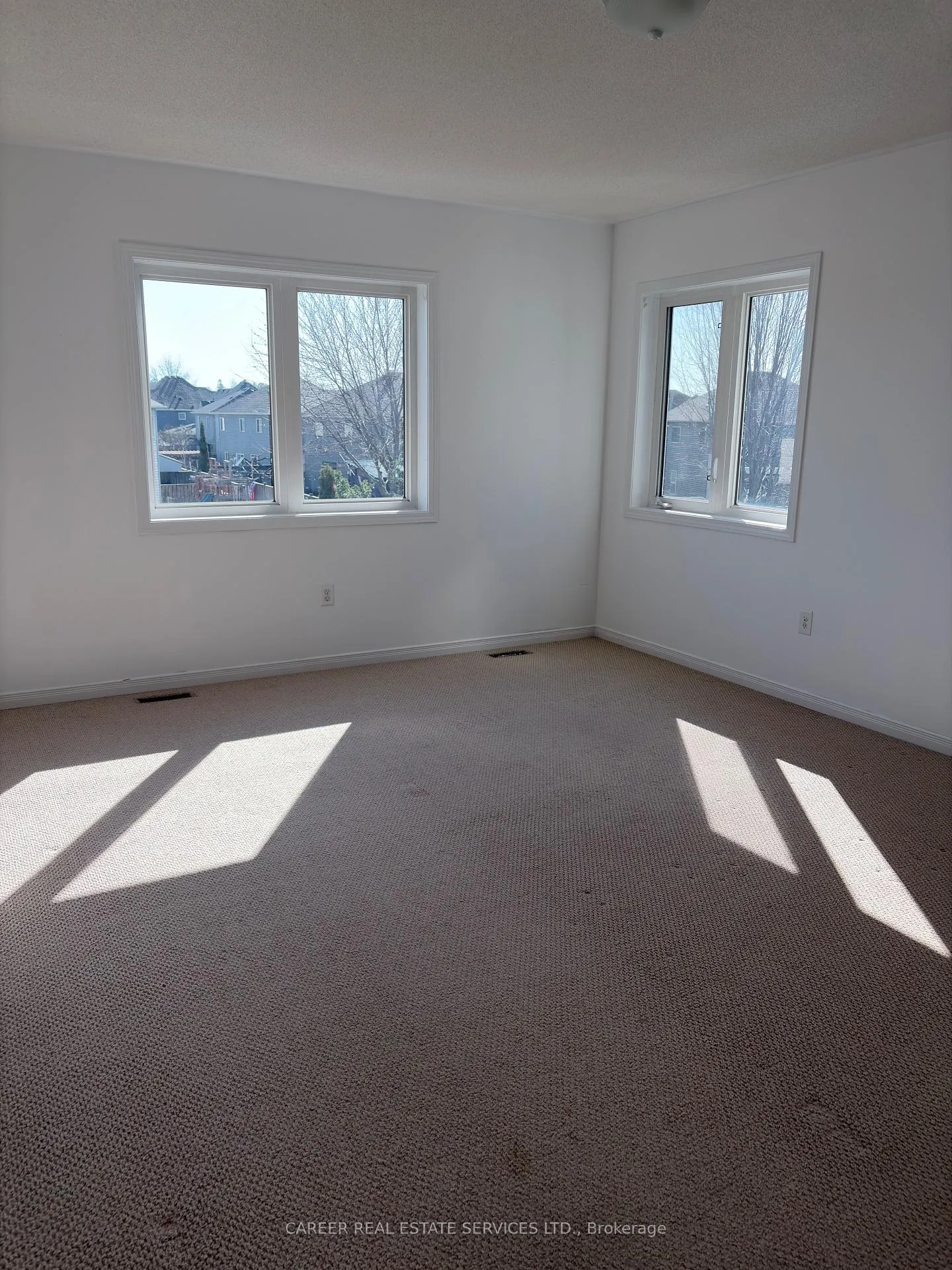 Photo 18 of 27 Alldread Crescent, Clarington, Newcastle — HOMEH