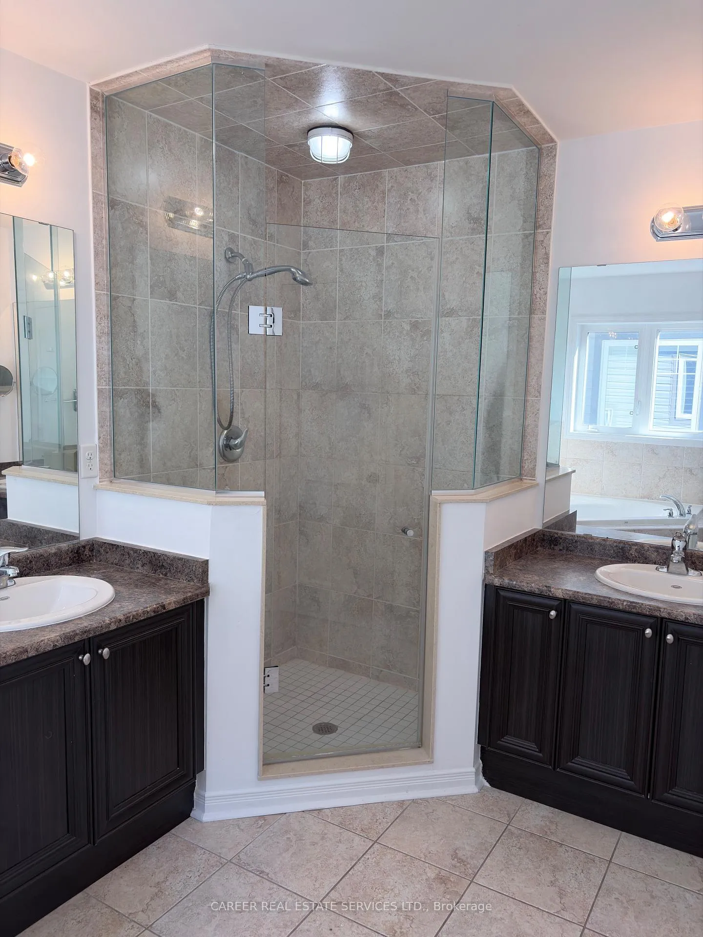 Photo 19 of 27 Alldread Crescent, Clarington, Newcastle — HOMEH