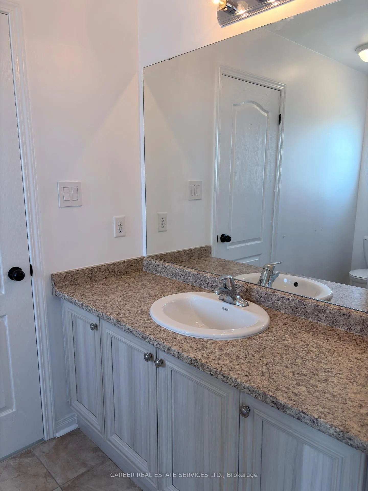 Photo 24 of 27 Alldread Crescent, Clarington, Newcastle — HOMEH