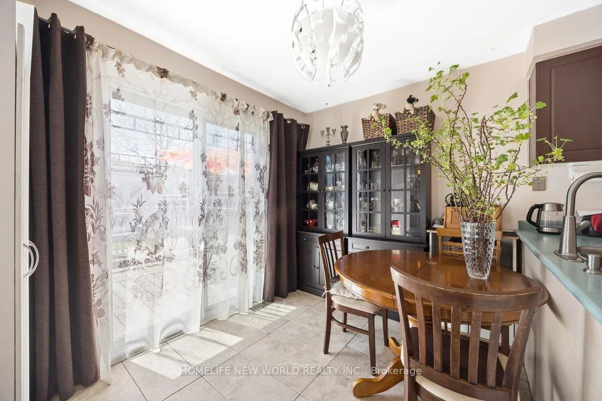 Photo 10 of 95 Athabaska Road, Barrie, Holly — HOMEH