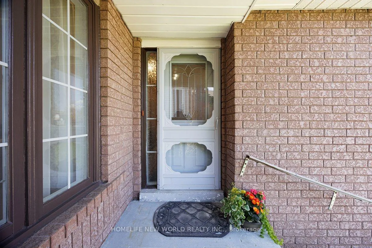 Photo 15 of 95 Athabaska Road, Barrie, Holly — HOMEH