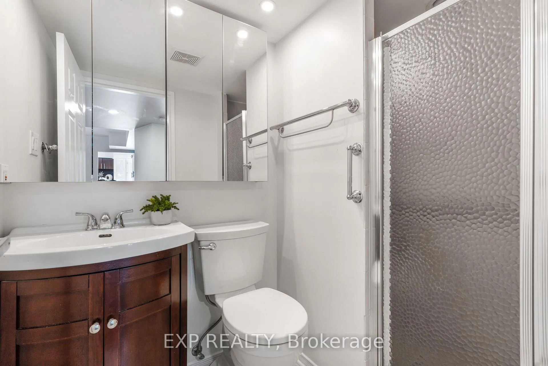 Photo 13 of Unit 510, 330 Centrum Boulevard, Ottawa, Bilberry Creek/Queenswood Heights — HOMEH