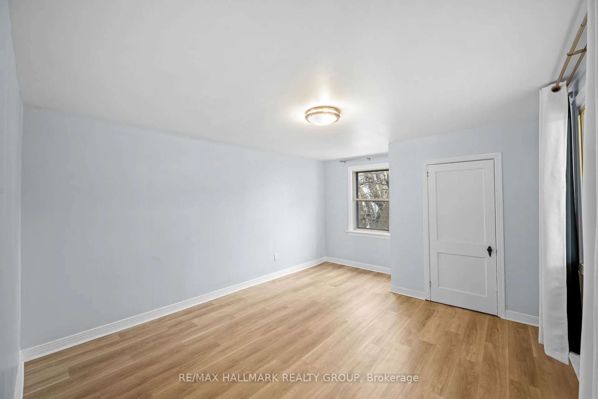 Photo 16 of 267 Park Street, Ottawa, Vanier — HOMEH