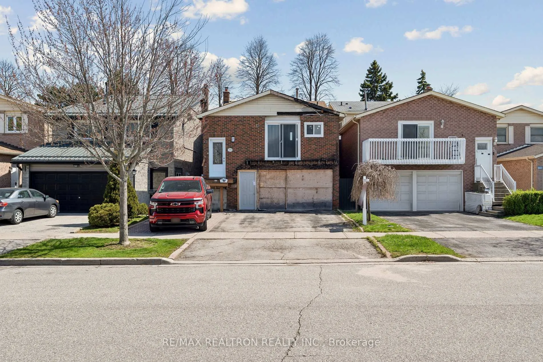 Photo 1 of 771 Hampton Court, Pickering, West Shore — HOMEH