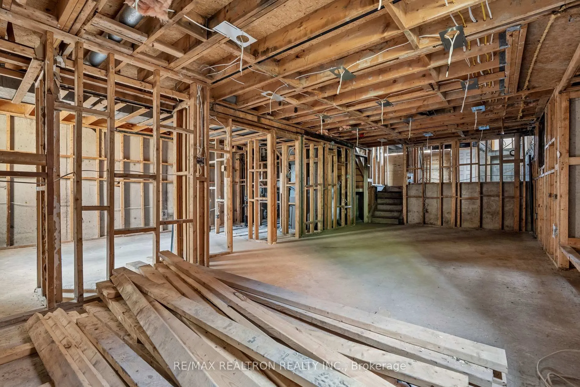 Photo 5 of 771 Hampton Court, Pickering, West Shore — HOMEH