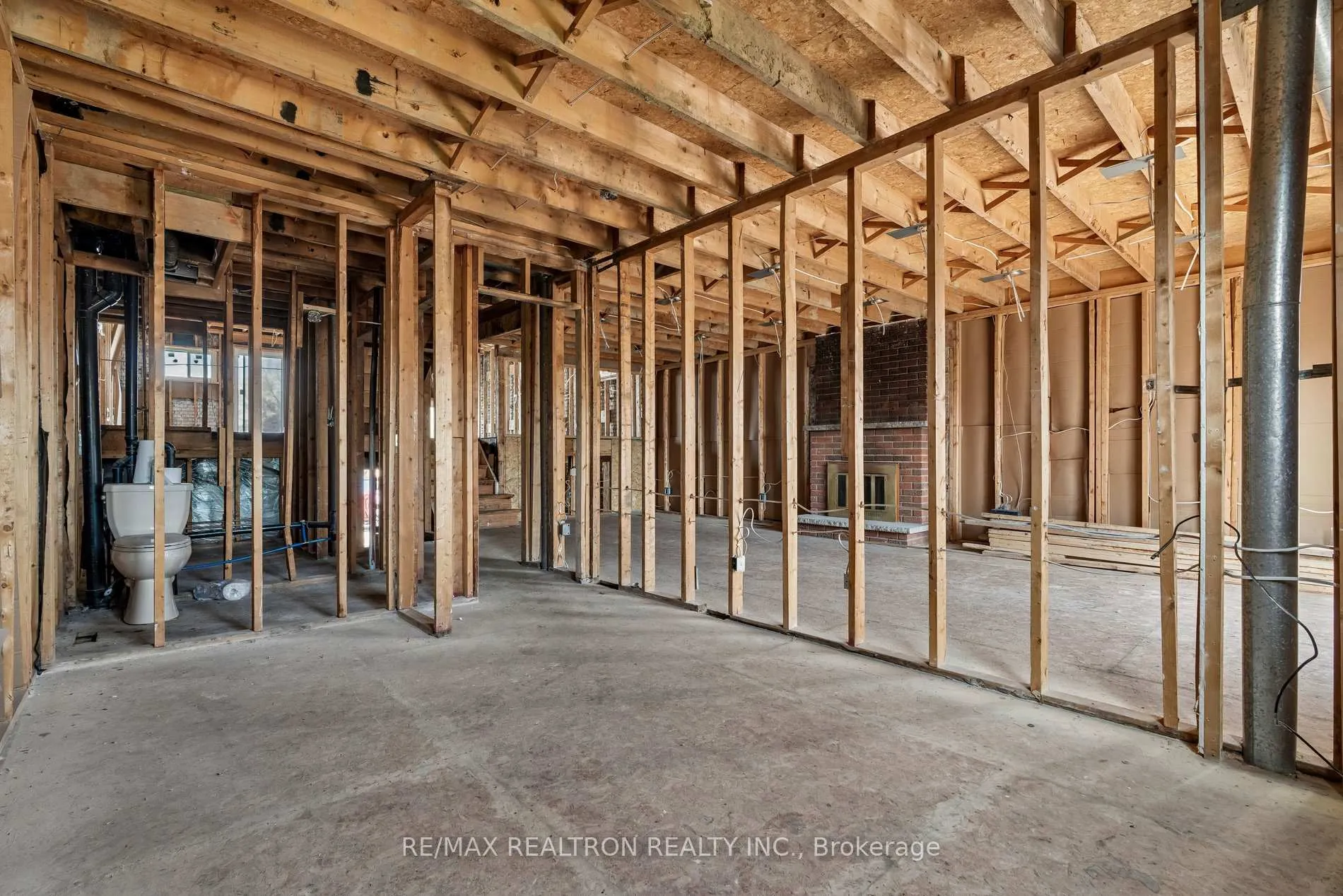 Photo 7 of 771 Hampton Court, Pickering, West Shore — HOMEH