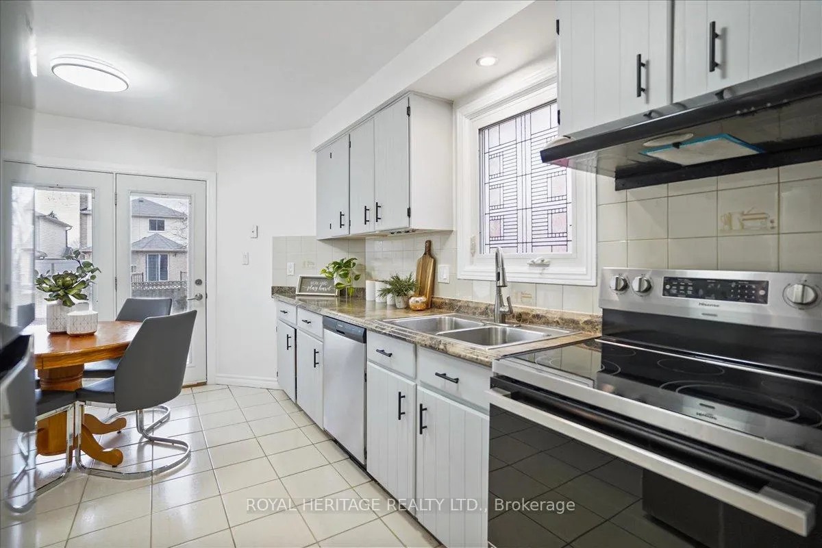 Photo 8 of 148 Adele Crescent, Oshawa, McLaughlin — HOMEH