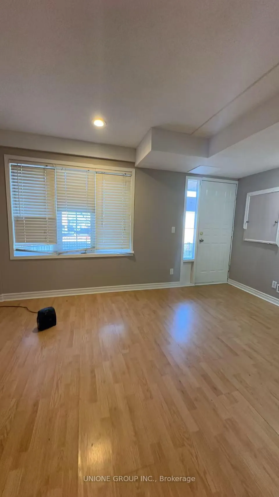 Photo 6 of Unit 16, 38 Fairview Road W, Mississauga, Fairview — HOMEH