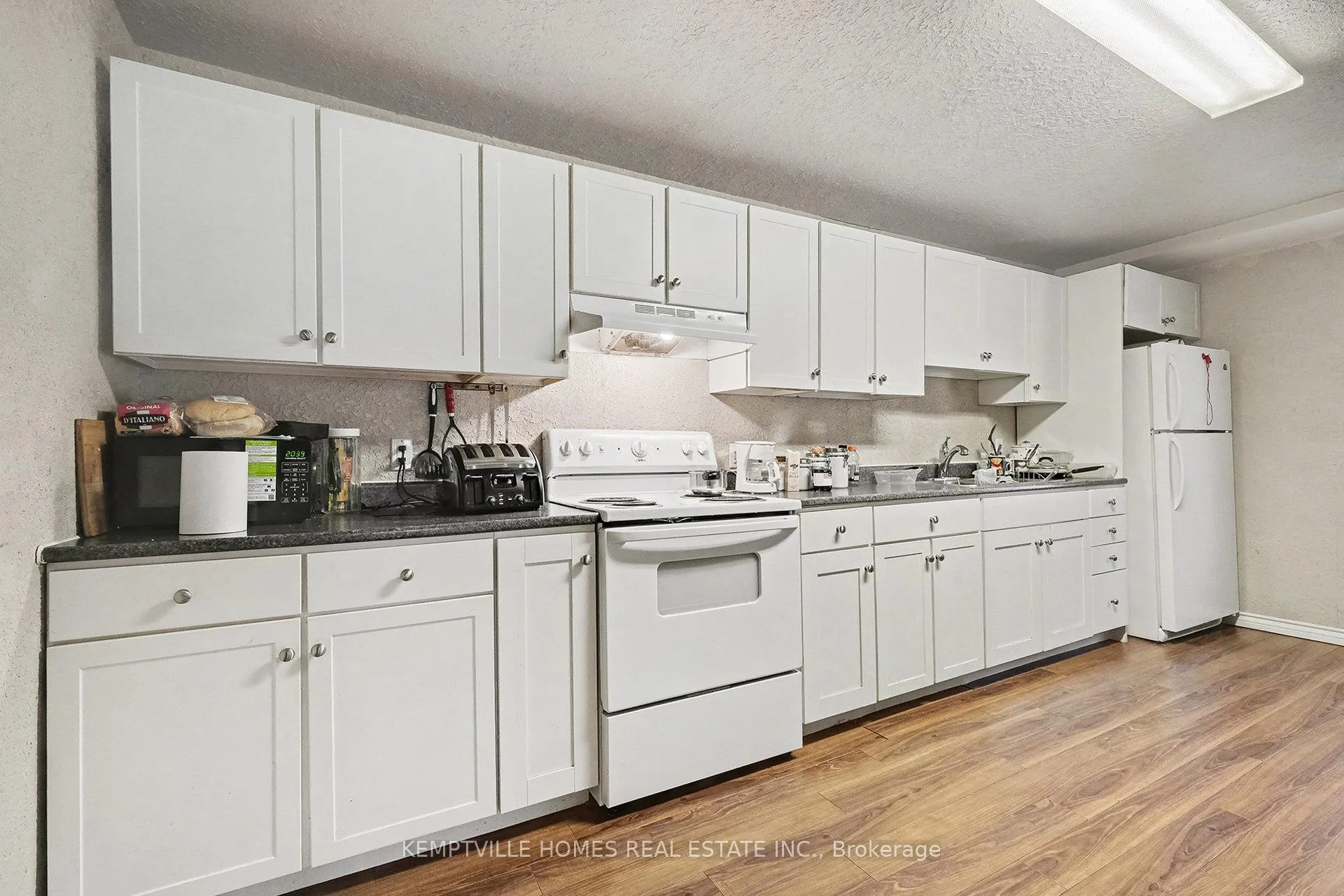 Photo 6 of 803 St Lawrence Street, Prescott — HOMEH