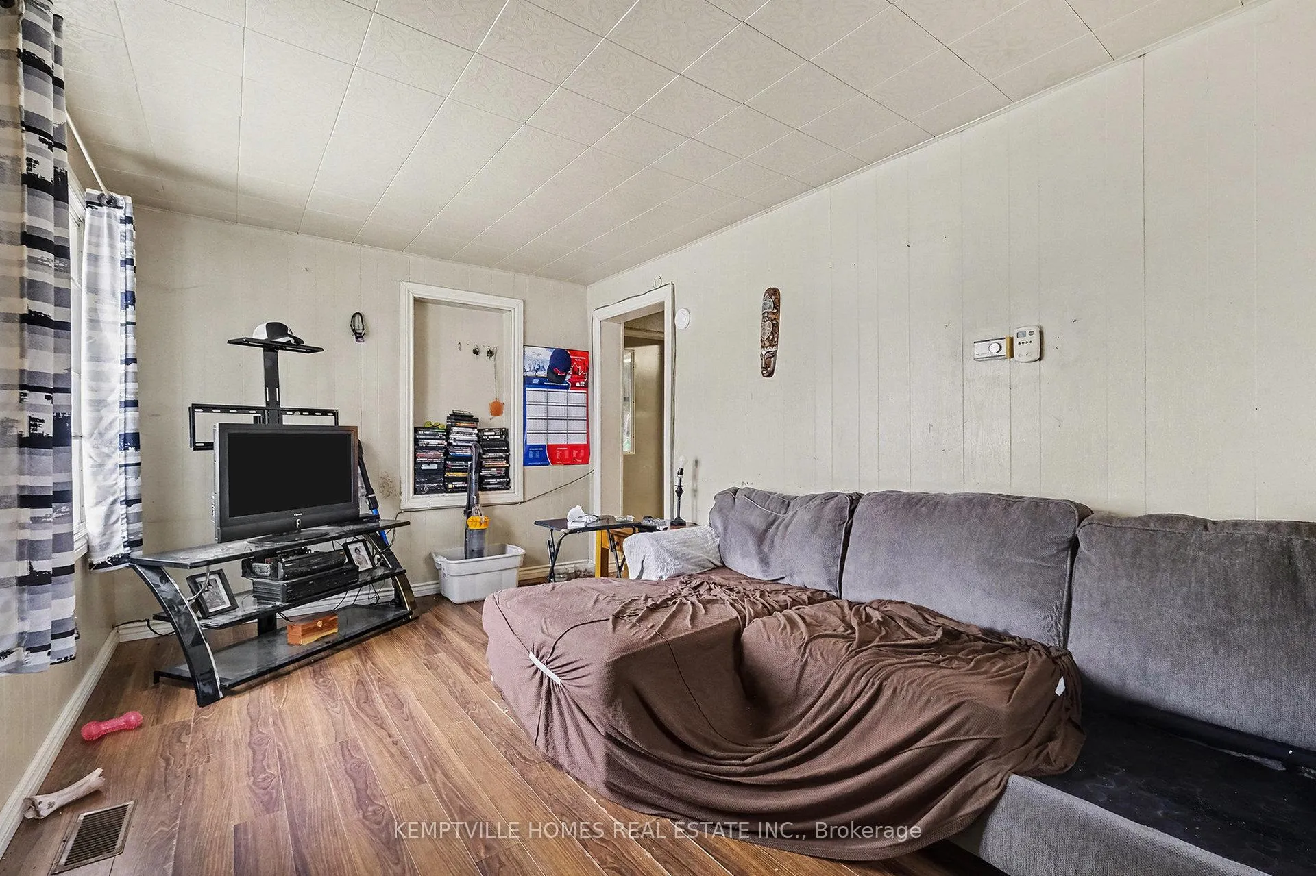 Photo 9 of 803 St Lawrence Street, Prescott — HOMEH