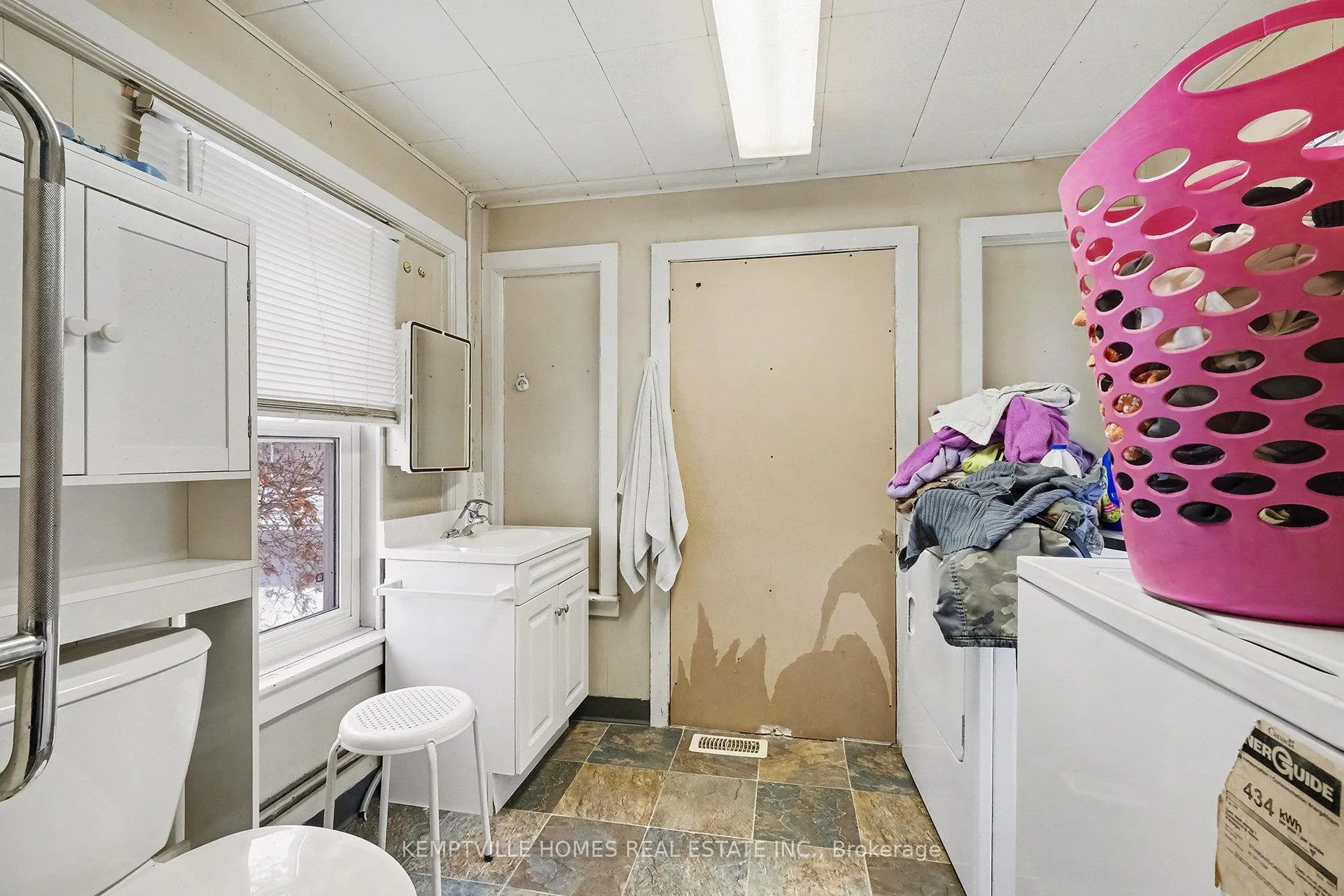 Photo 10 of 803 St Lawrence Street, Prescott — HOMEH