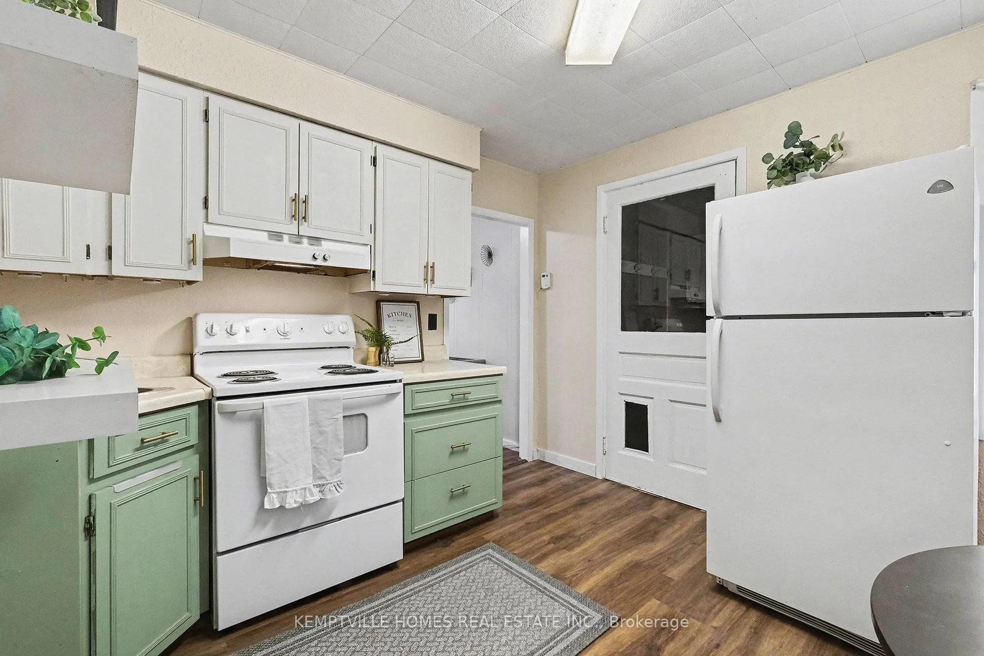 Photo 15 of 803 St Lawrence Street, Prescott — HOMEH