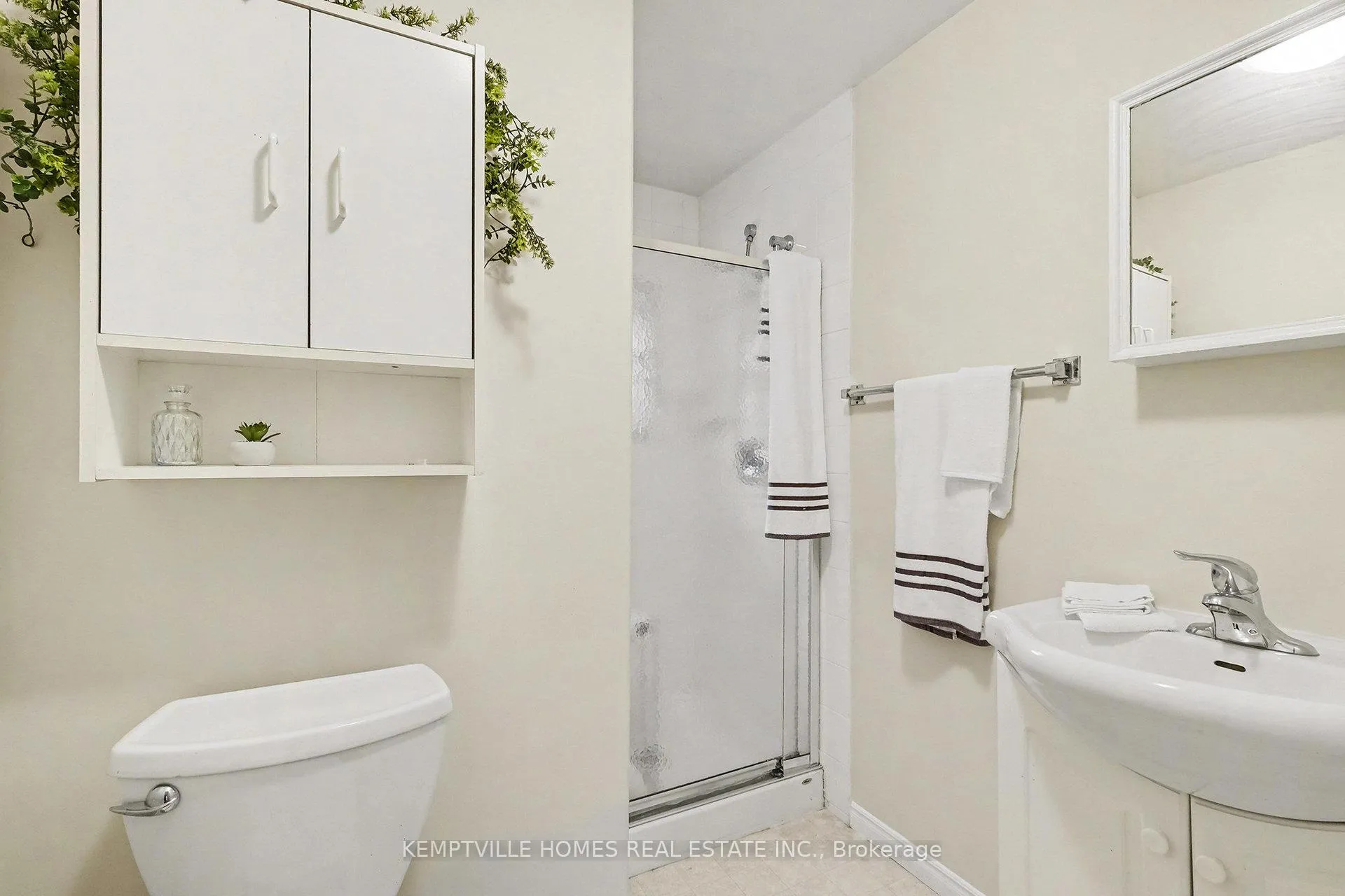 Photo 18 of 803 St Lawrence Street, Prescott — HOMEH
