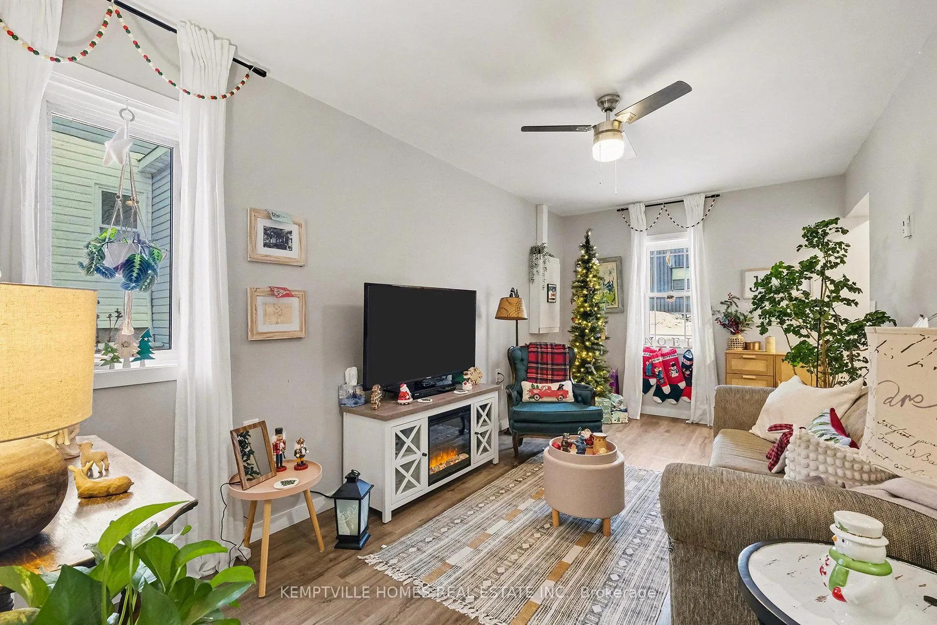 Photo 25 of 803 St Lawrence Street, Prescott — HOMEH