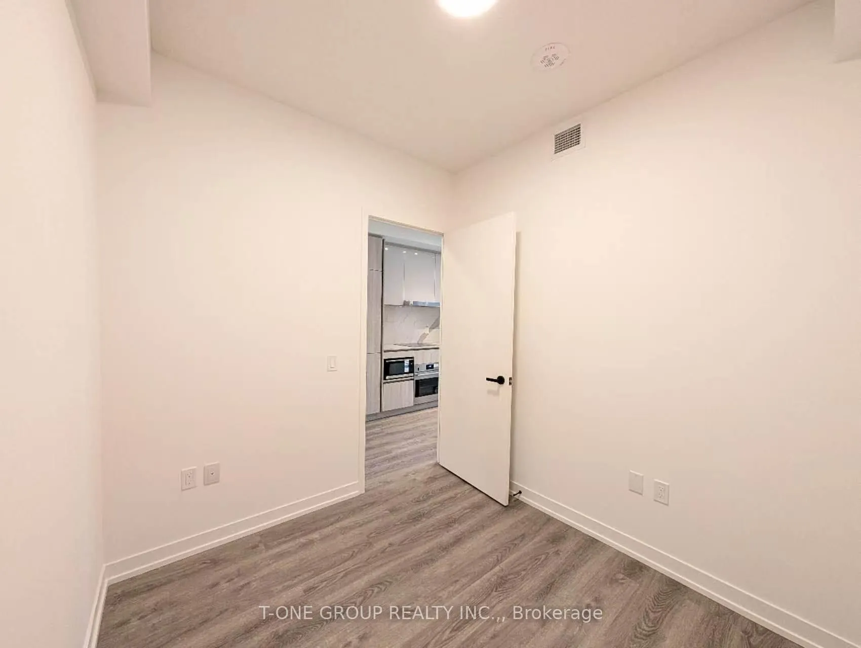 Photo 8 of Unit 2511, 8 Interchange Way, Vaughan, Vaughan Corporate Centre — HOMEH