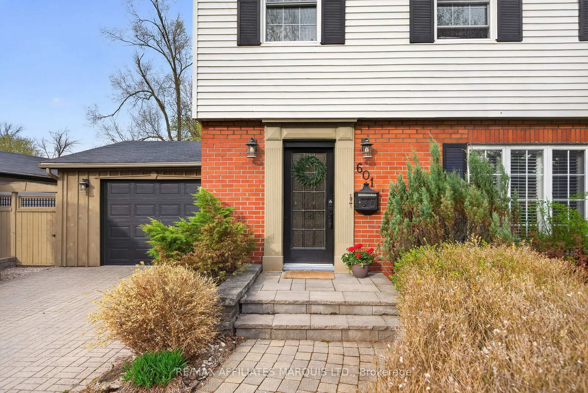 Photo 2 of 601 James Street, Cornwall — HOMEH