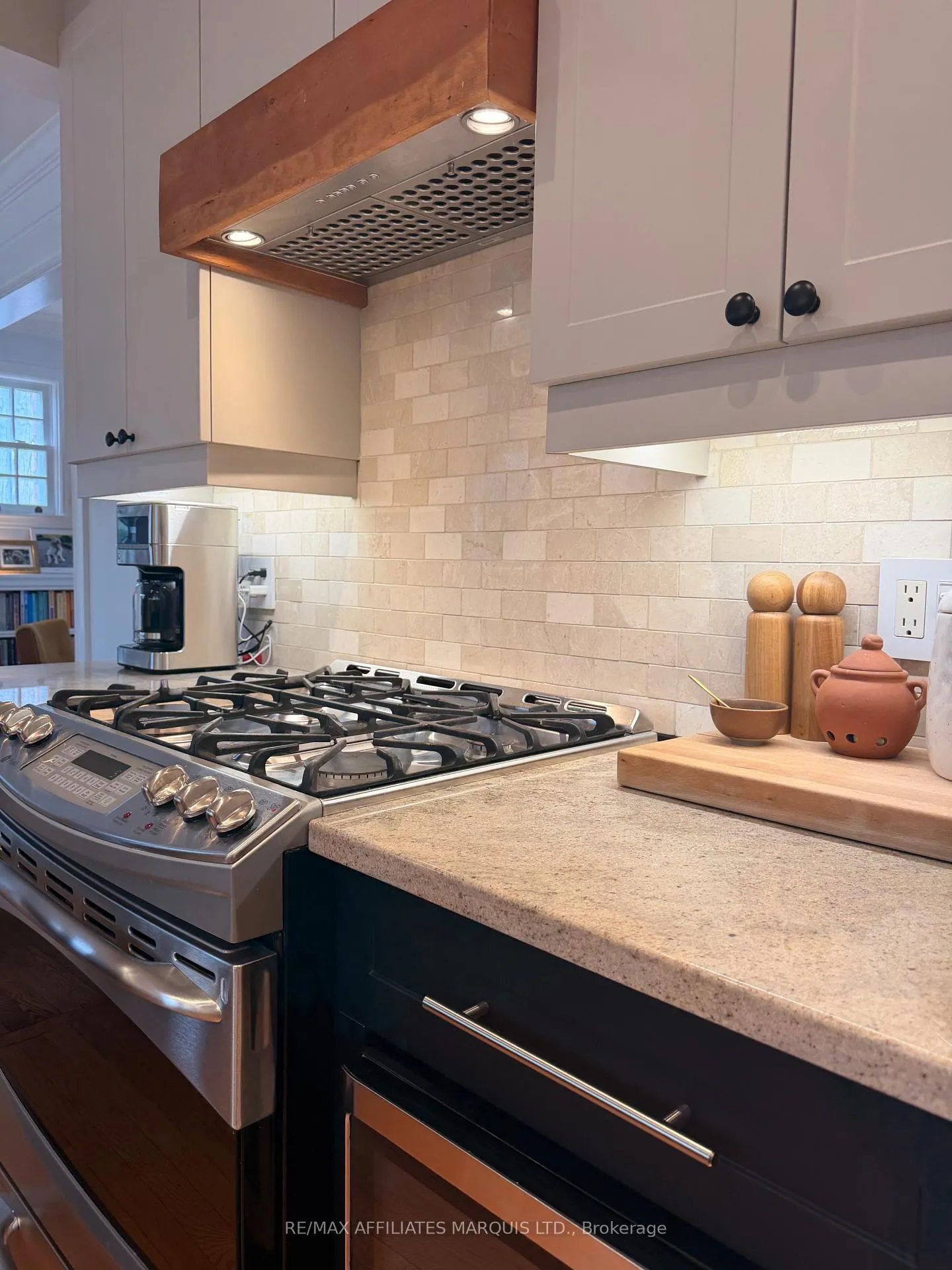 Photo 3 of 601 James Street, Cornwall — HOMEH