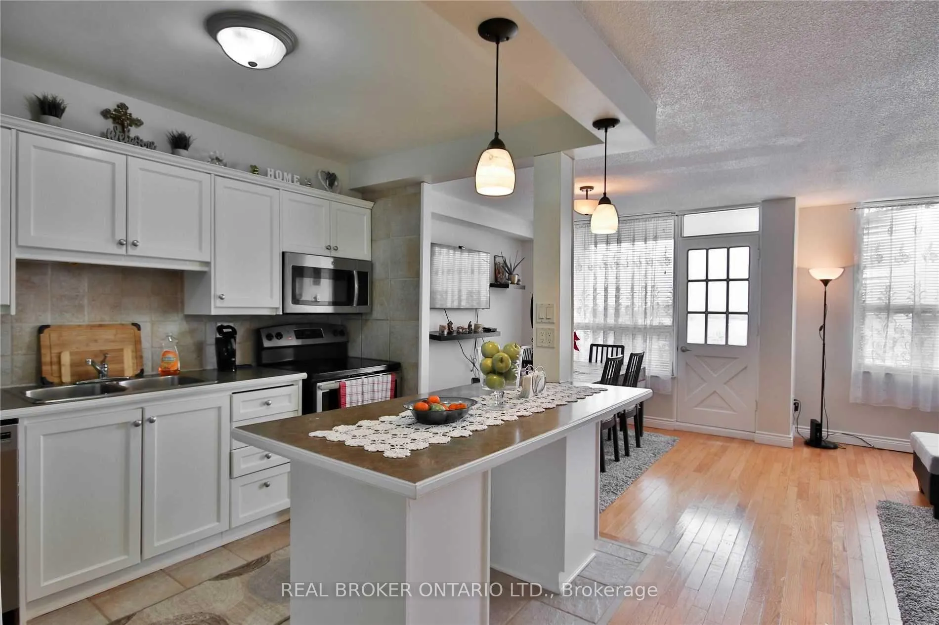 Photo 4 of Unit 1804, 20 Edgecliff Golfway, Toronto, Flemingdon Park — HOMEH