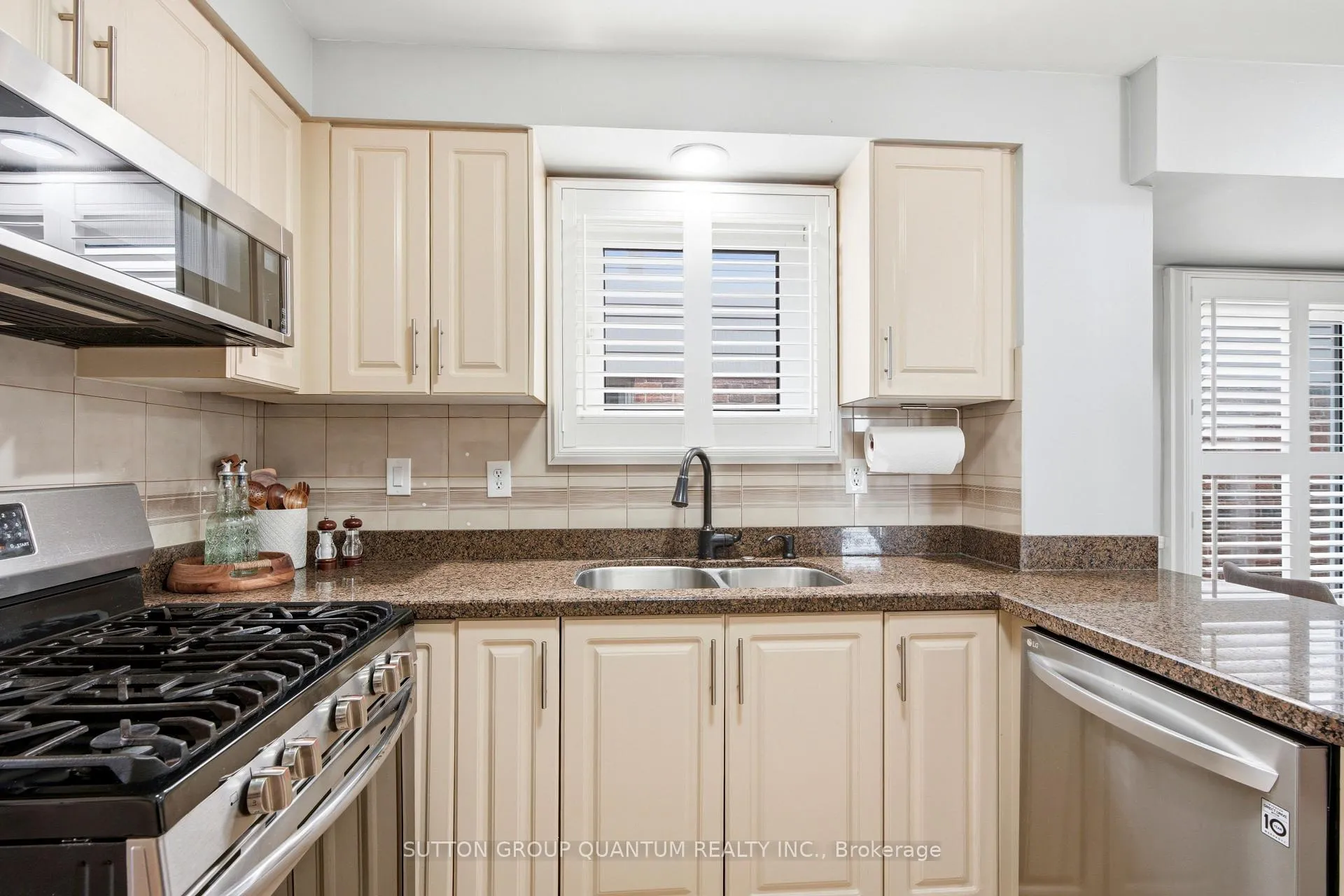 Photo 8 of 3403 Chartrand Crescent, Mississauga, Erin Mills — HOMEH