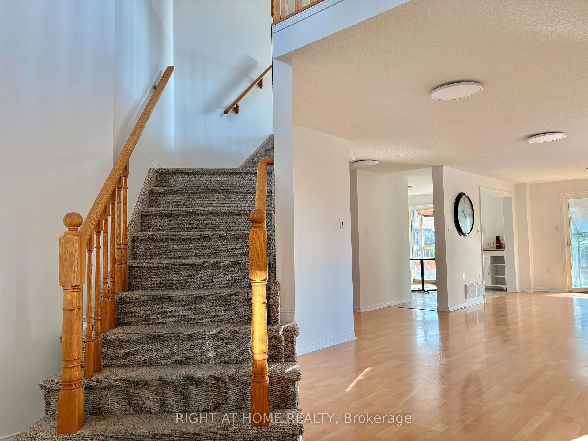 Photo 8 of 33 Raymond Crescent, Barrie, Painswick South — HOMEH