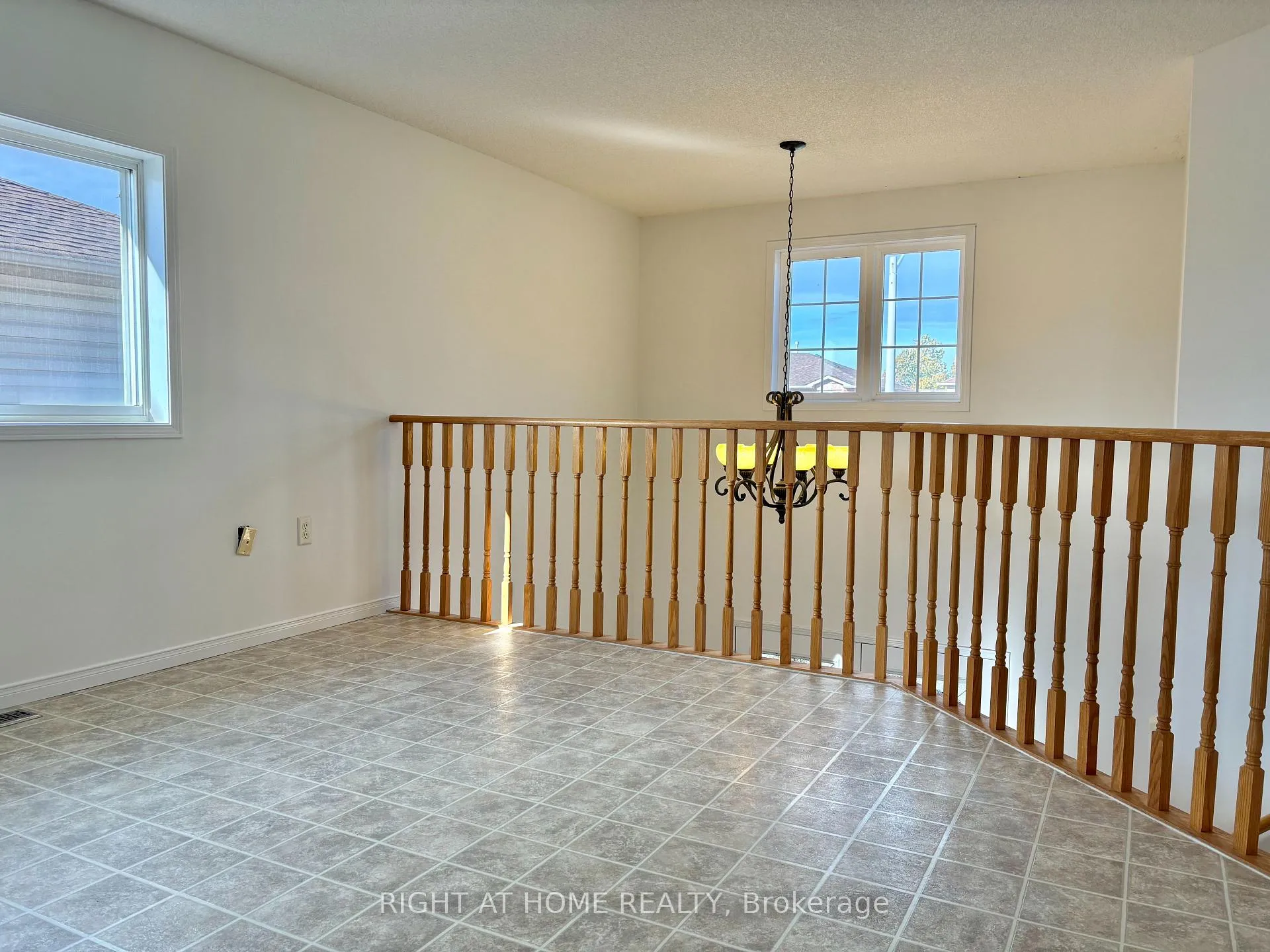 Photo 15 of 33 Raymond Crescent, Barrie, Painswick South — HOMEH