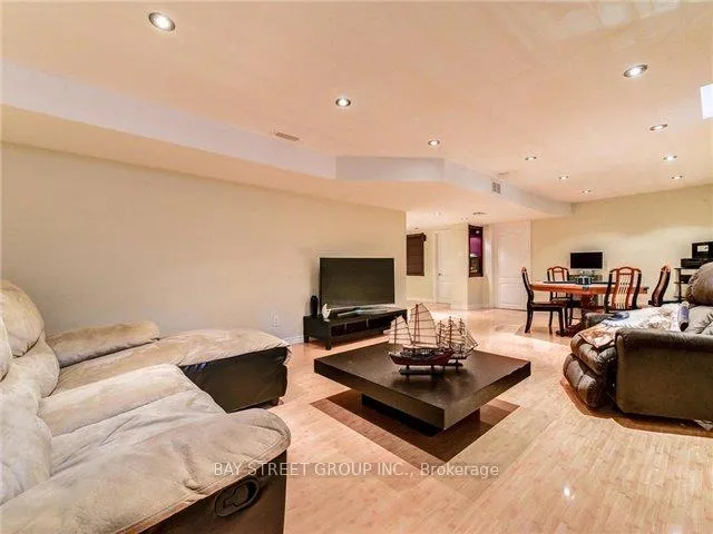 Photo 17 of 43 Larkmead Crescent, Markham, Victoria Manor-Jennings Gate — HOMEH