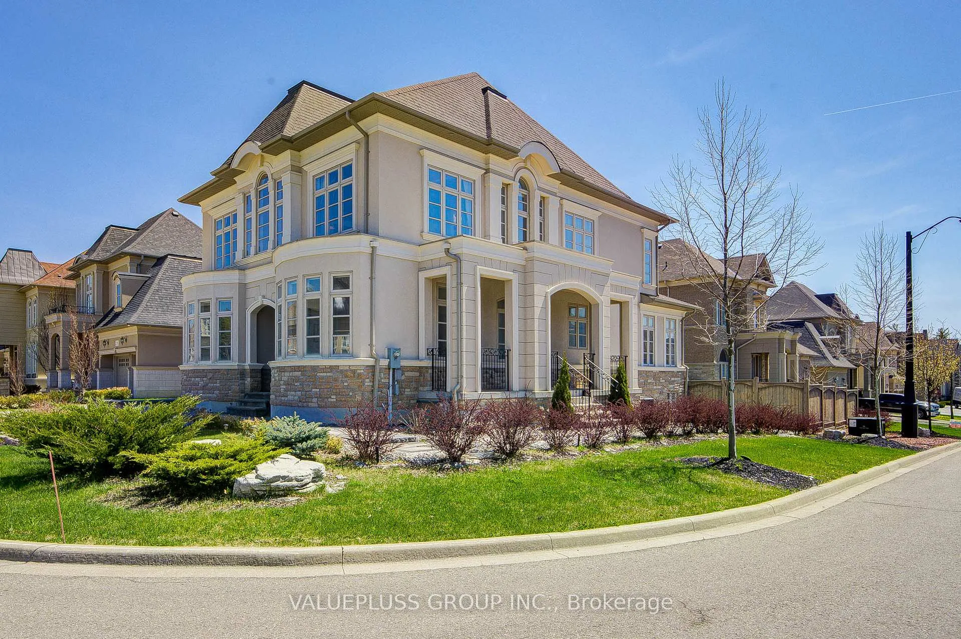 Photo 2 of 62 Silver Sterling Crescent, Vaughan, Vellore Village — HOMEH