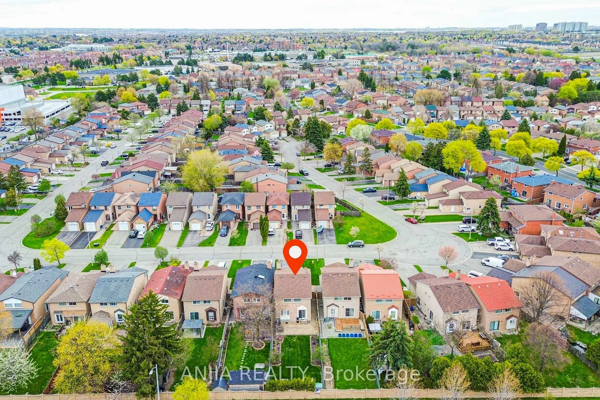 Photo 3 of 48 Upton Crescent, Markham, Milliken Mills West — HOMEH