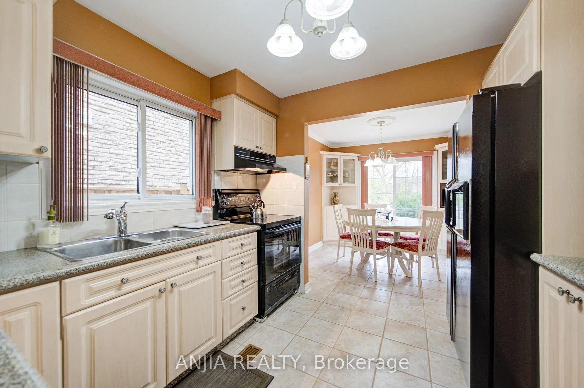 Photo 12 of 48 Upton Crescent, Markham, Milliken Mills West — HOMEH