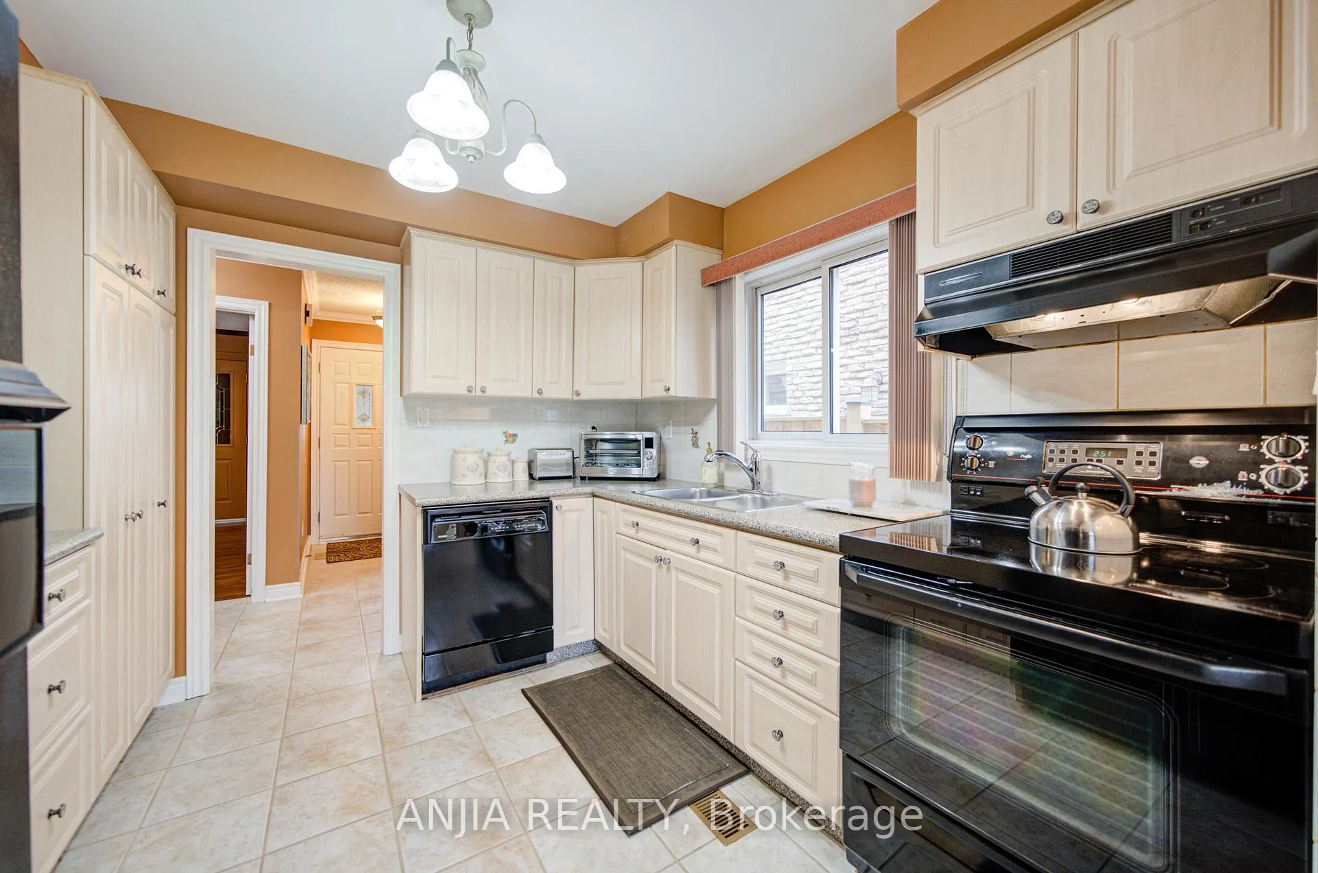 Photo 13 of 48 Upton Crescent, Markham, Milliken Mills West — HOMEH