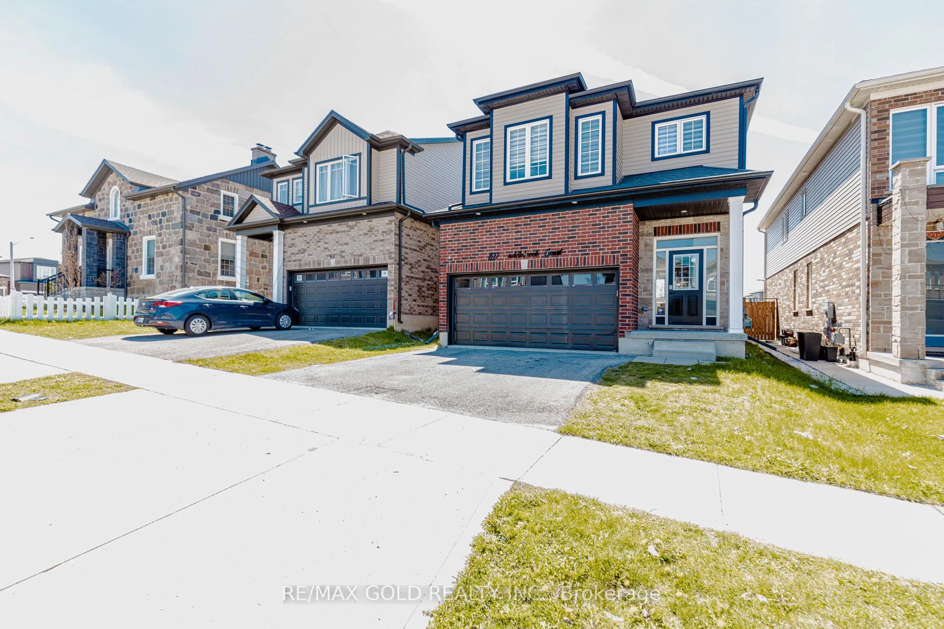 Photo 2 of 60 Saddlebrook Court, Kitchener — HOMEH