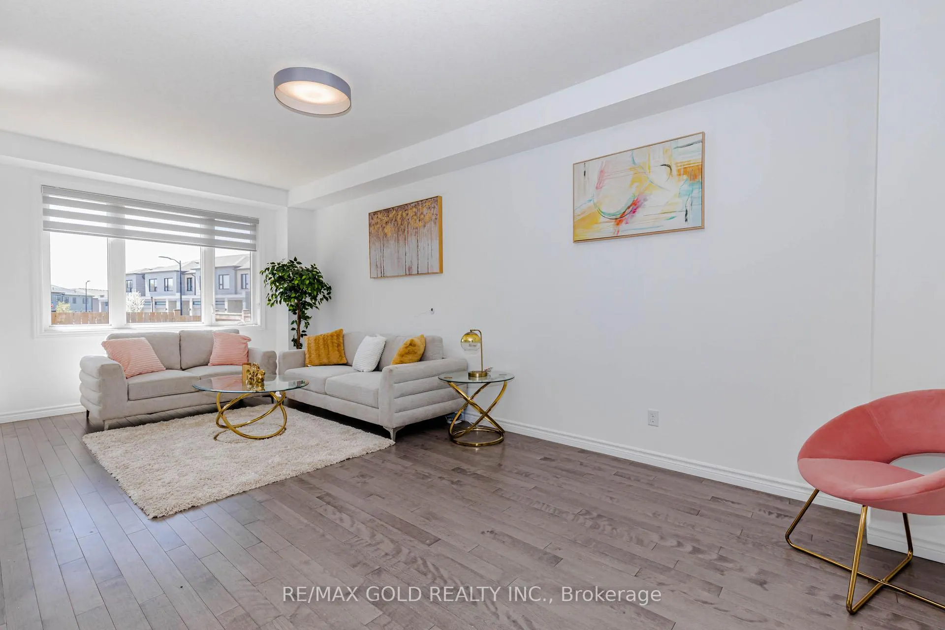 Photo 5 of 60 Saddlebrook Court, Kitchener — HOMEH