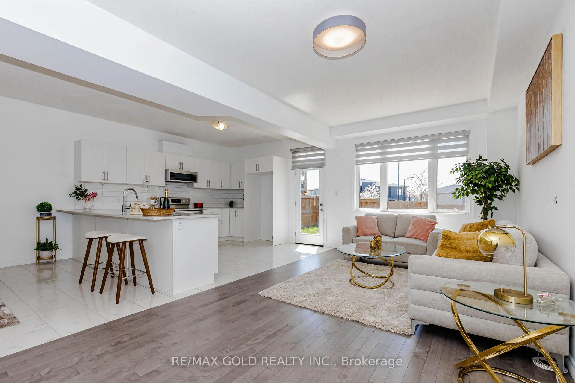 Photo 8 of 60 Saddlebrook Court, Kitchener — HOMEH