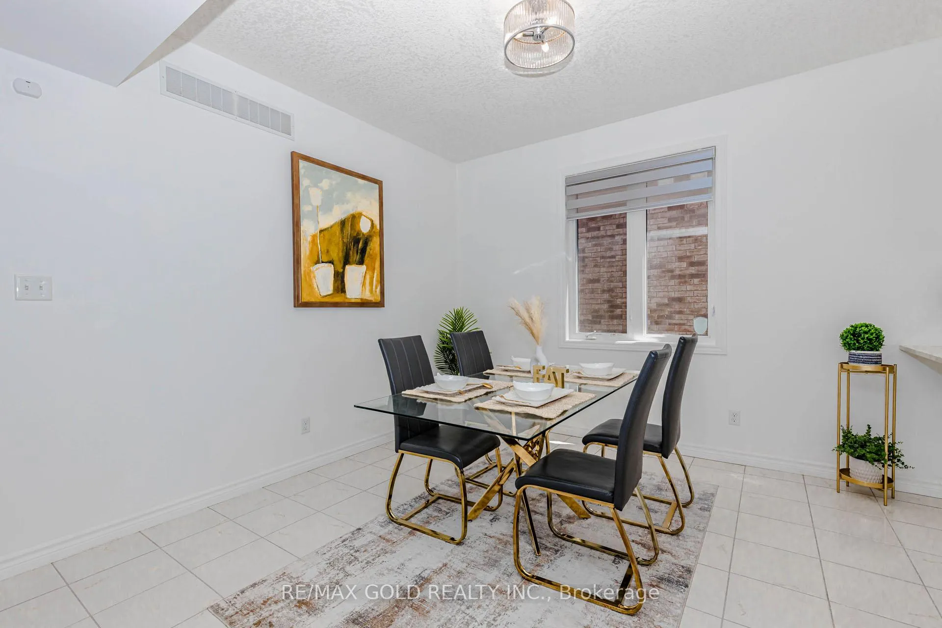 Photo 10 of 60 Saddlebrook Court, Kitchener — HOMEH