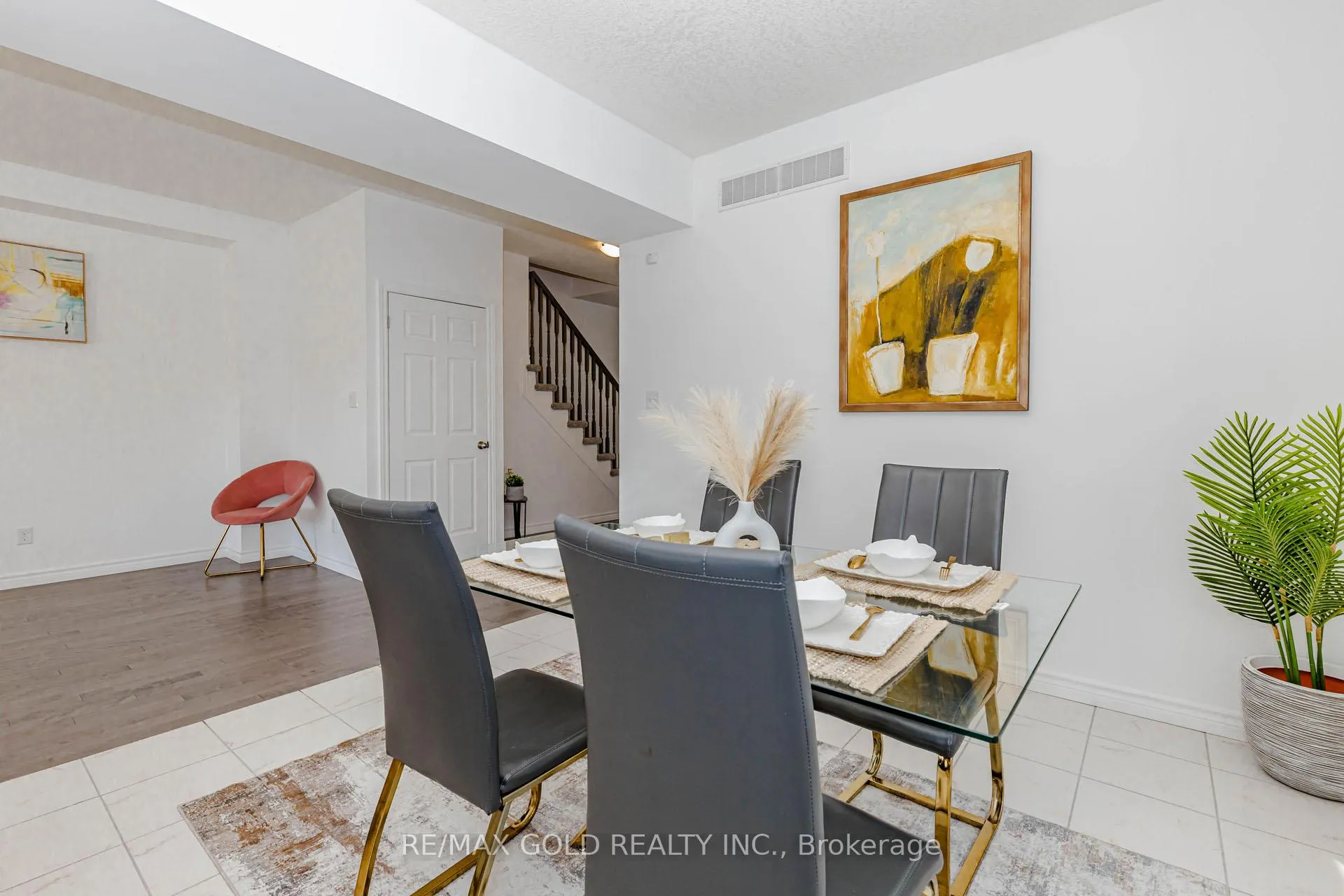 Photo 11 of 60 Saddlebrook Court, Kitchener — HOMEH