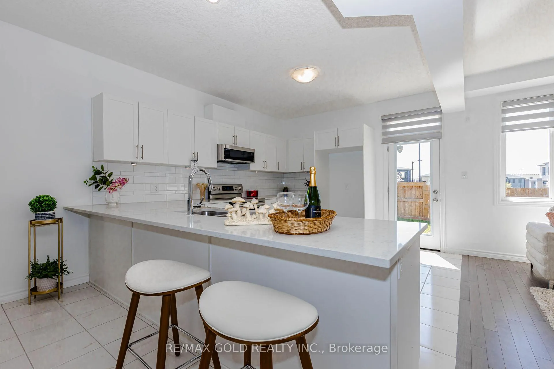 Photo 12 of 60 Saddlebrook Court, Kitchener — HOMEH