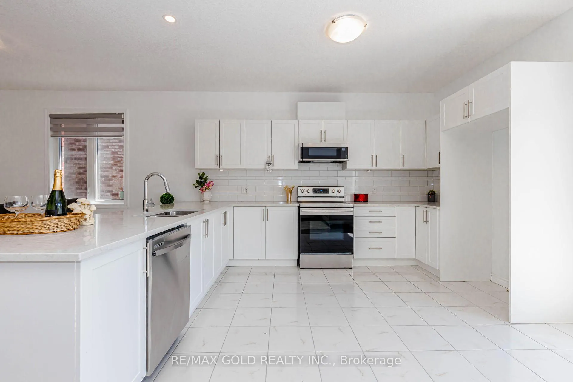 Photo 13 of 60 Saddlebrook Court, Kitchener — HOMEH